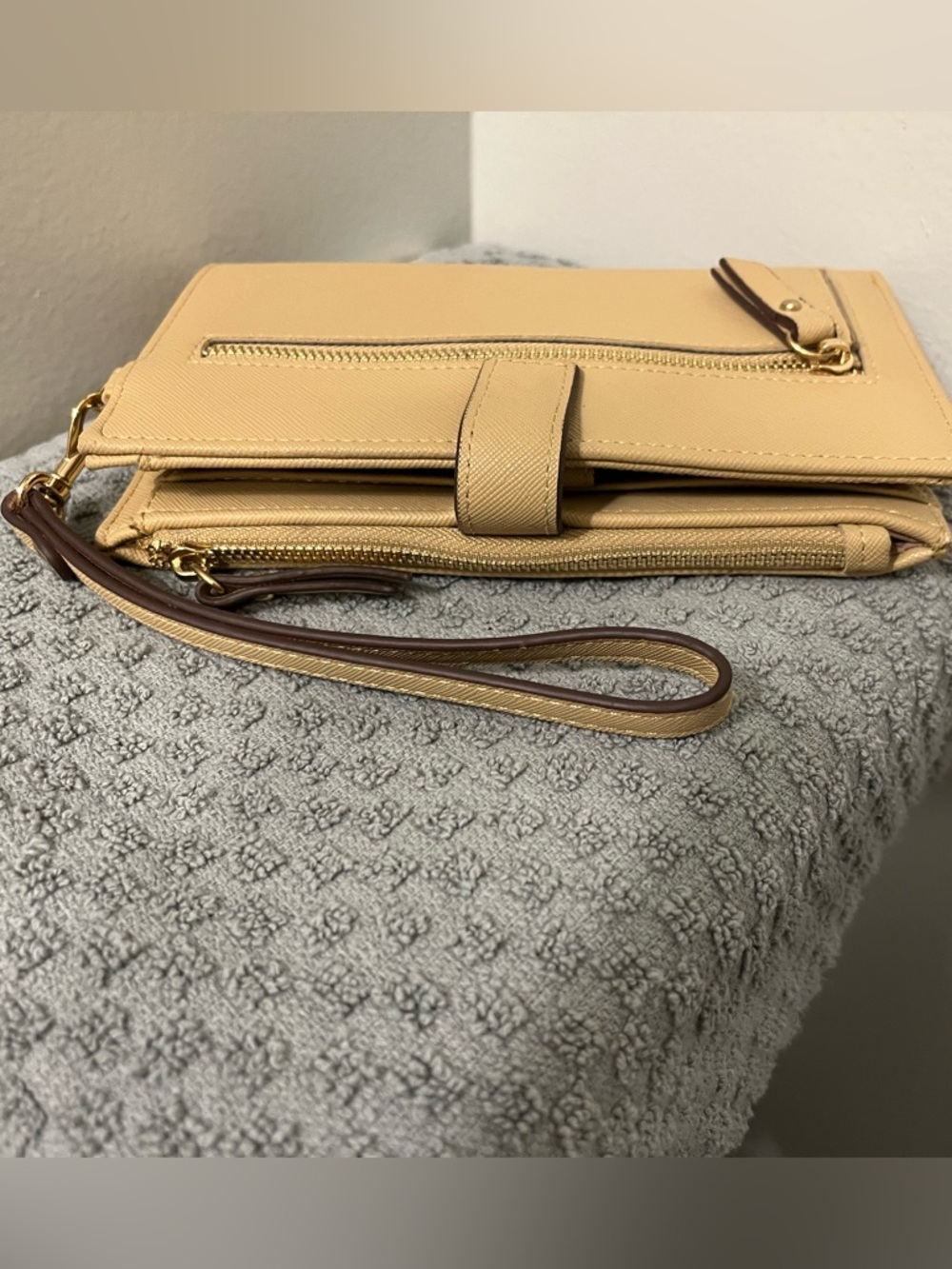Anne Klein Beige Tan Wallet or Wristlet with coin, bill and credit card slots - Picture 3 of 9